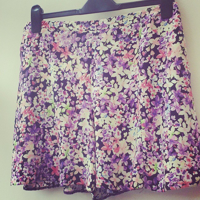 These  gorgeous floral shorts is up for auction on eBay :) Username: JenSavingUp. 
If it's not showing up yet look in my collections xx
Size 14. 99p starting bid.
More info on my blog www.cantswingacat.co.uk 
#ThingsImSellingOnEbay #ebay #clothes #fashion #summer