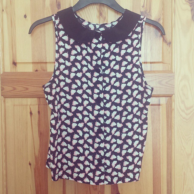 Really sad to sell this but it just doesn't fit me anymore! 
Starting bid of 99p on eBay. 
Can find links to all items in my latest blog post on www.cantswingacat.co.uk
#ebay #fashion #topshop #collar #peterpancollar #pretty #blog #blogging