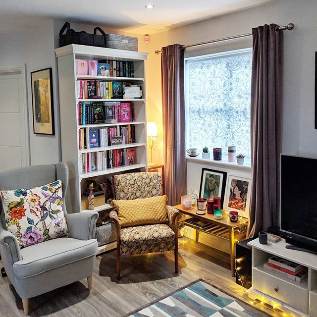 A year ago today I picked up the phone and reported the man who raped me when I was 15 to the police. The last 12 months have been emotionally exhausting but I can safely say it's the best thing I've ever done in my life. After all those years I finally feel like I'm in a position to say "this was real" and start the much needed therapy that I probably could have done with a decade ago🙃
If something awful has happened to you and you want the person responsible to pay for what they did, please please pick up the phone and tell the police what happened
You don't have to remember every single thing that happened. You don't have to have concrete evidence that it happened. You don't even have to have the proper terminology to describe what happened to you. You just have to pick up the phone and give the police the information
All you have to do is say: "this is what happened to me and this is everything I remember. Do with it what you can"📞 The police will decide what to do next and even if there's not enough evidence to take the fucker to court and get a conviction, at least you'll have got it off your chest
At least the police will be able to put the information on file in case anyone else comes forward
At least you'll be able to hold your head up high knowing you did everything you could 💪
My DMs are open if you have any questions ♥️