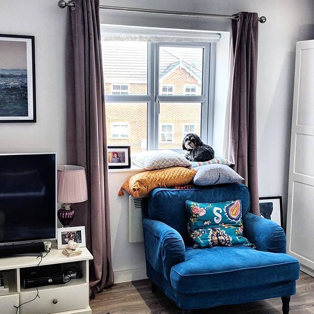 Recently I've been thinking about the sympathy we throw at people when they've been through a break up - whether they've actively expressed their sadness or not. The moment a friend says that she's broken up with her boyfriend, I smother her with love and sympathy while force feeding her chocolate. But having recently been on the receiving end of this post break up sympathy, I've realised that sometimes, it can feel a little weird if you're actually okay with the split
In the last couple of years I've had two short term boyfriends and when those brief relationships ended, I wasn't particularly sad about it. Sure, on both occasions I had a little cry when I got home - even though I initiated one of the break ups - but the next morning I woke up feeling refreshed, ready for what lay ahead, and confident that it was for the best
I wonder why, when someone says they've split up with their partner, we assume they're sad. Sure, break ups can be horrendous (those who've followed me for a few years may have witnessed my lengthy 2016 meltdown), but women don't always unleash their inner Bridget Jones as soon as their relationship ends
Break ups can signify the end of a toxic relationship; the start of a brand new adventure; or an empowering journey where you get to really enjoy being alone. Sometimes, break ups just aren't that deep. Whether you've realised you just don't feel as strongly about your partner as you probably should do or you've mutually decided you've had enough, going your separate ways doesn't have to be a devastating voyage of despair and grief
When I went through the aforementioned meltdown of 2016, I was so sad about it that I dramatically decided the whole relationship was a complete waste of time. But I've since learned that if a relationship is, for the most part, a happy one, it's never a waste of time - whether it lasts weeks, months or years
So as I reactivate my Tinder account after a brief online dating hiatus, don't feel bad for me. I have some fond memories from my latest mini relationship but it lasted exactly as long as it was supposed to and I'm excited to get back on the dating rollercoaster