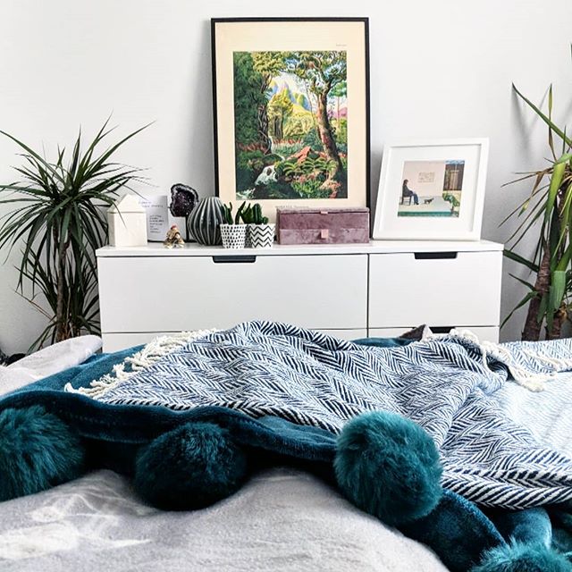 Anyone else feel like it's time to put the heating on already? My flat is freeeezing
I recently switched from British Gas to Bulb after getting a letter in the post to say my bills were increasing from £36 a month to £158 a month
It turned out that my electric heaters are RIDICULOUSLY energy inefficient and so I'd used more electricity last winter than I was paying for. Not sure why British Gas decided to leave it so late to tell me. Surely it would have made more sense to contact me months ago and increase my bills at a much more modest rate
Now that I've switched, I'm paying £40 a month to Bulb while also paying my £158 a month debt to British Gas 😭
Looks like I'm gonna be piling on the blankets and not leaving my bed until March
Oh yeah... If you fancy switching energy providers and wanna give Bulb a go, use my affiliate link and we'll both get £50 credit 😉https://bulb.co.uk/refer/jenniferh9028