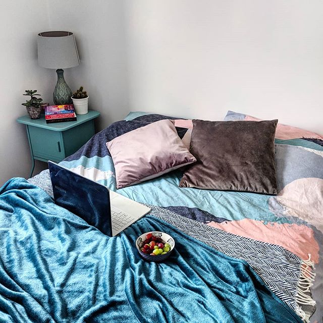 I booked this week off work so that I could stop procrastinating and finally make progress on the book I want to write. And I don't mean to brag or anything but I'm fucking KILLING IT. I've written 12,000 words since Monday! 😀🍾🥂 Only like another 80,000+ words and dozens of edits and rewrites to go 🙃