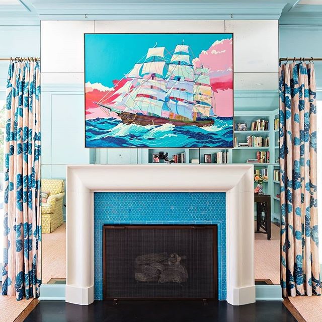 Christ almighty. How beautiful is @mindykaling's home?! ♥️ The colours, the paintings, the mismatched furniture, the mantelpiece mirror... I want it all pls 🤤😍